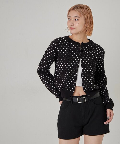 WHO'S WHO gallery（フーズフーギャラリー）の「ワンポイントクルーカーデ（カーディガン/ボレロ・レディース・グレー/ブラック/アイボリー/ホワイト/レッド/ネイビー・FREE）」の9枚目の写真