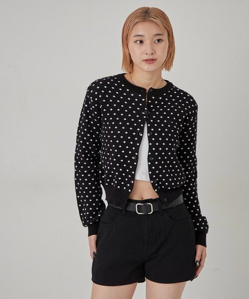 WHO'S WHO gallery（フーズフーギャラリー）の「ワンポイントクルーカーデ（カーディガン/ボレロ・レディース・グレー/ブラック/アイボリー/ホワイト/レッド/ネイビー・FREE）」の10枚目の写真