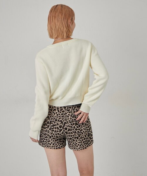 WHO'S WHO gallery（フーズフーギャラリー）の「ワンポイントクルーカーデ（カーディガン/ボレロ・レディース・グレー/ブラック/アイボリー/ホワイト/レッド/ネイビー・FREE）」の17枚目の写真