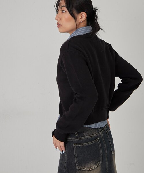 WHO'S WHO gallery（フーズフーギャラリー）の「ワンポイントクルーカーデ（カーディガン/ボレロ・レディース・グレー/ブラック/アイボリー/ホワイト/レッド/ネイビー・FREE）」の21枚目の写真