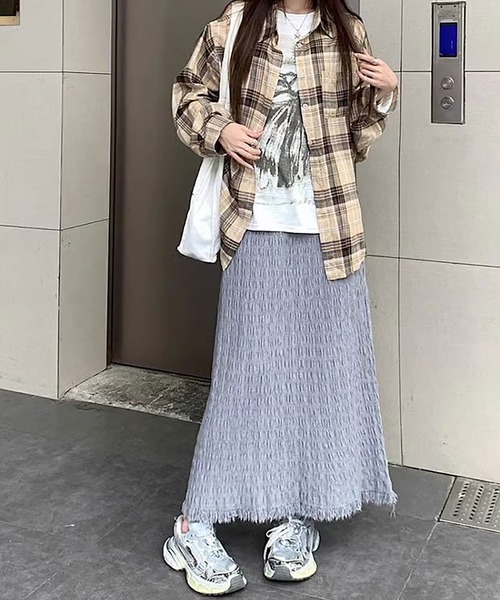 NinaetLina(ニナエリナ)の「裾フリンジロングスカート(スカート・レディース・グレー/ブラウン/ホワイト/ブラック・FREE)」の3枚目の写真