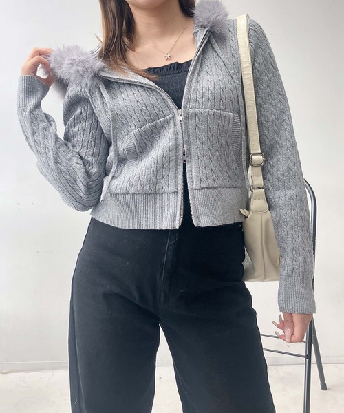 AS KNOW AS plus(アズノゥアズプラス)の「♪エコファーフード ポケット付き ケーブル編み Wジップファスナーカーディガン(カーディガン/ボレロ・レディース・アイボリー/ブラック/シルバー・FREE)」の3枚目の写真