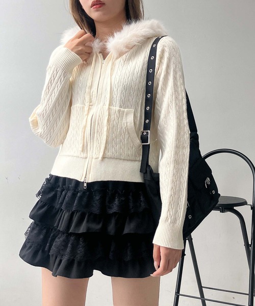 AS KNOW AS plus(アズノゥアズプラス)の「♪エコファーフード ポケット付き ケーブル編み Wジップファスナーカーディガン(カーディガン/ボレロ・レディース・アイボリー/ブラック/シルバー・FREE)」の1枚目の写真