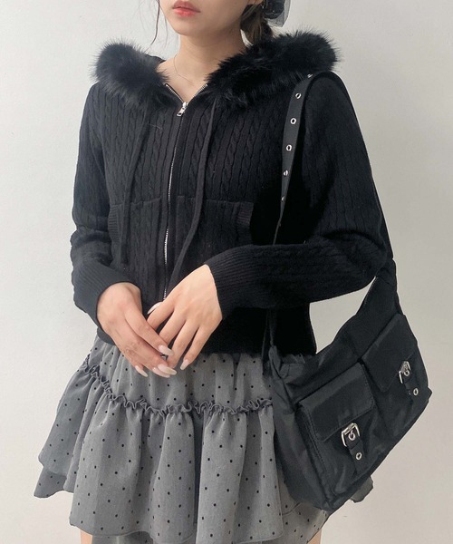 AS KNOW AS plus(アズノゥアズプラス)の「♪エコファーフード ポケット付き ケーブル編み Wジップファスナーカーディガン(カーディガン/ボレロ・レディース・アイボリー/ブラック/シルバー・FREE)」の4枚目の写真