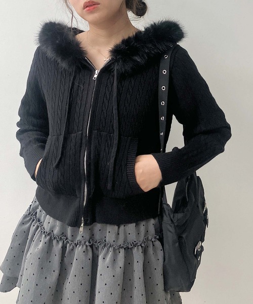 AS KNOW AS plus(アズノゥアズプラス)の「♪エコファーフード ポケット付き ケーブル編み Wジップファスナーカーディガン(カーディガン/ボレロ・レディース・アイボリー/ブラック/シルバー・FREE)」の5枚目の写真