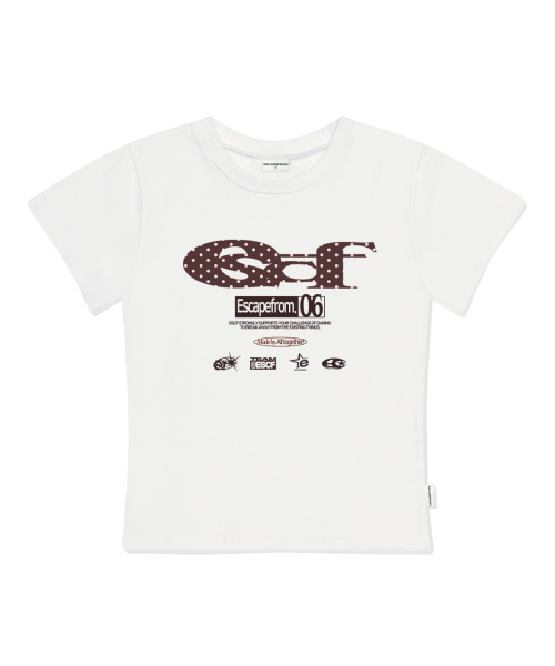 ESCAPEFROM（エスケープフロム）の「チョコドットESCFロゴコラージュプリントスリムフィット半袖アイボリー（Tシャツ/カットソー・レディース・その他・LARGE/MEDIUM）」の4枚目の写真