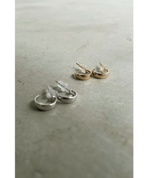 marjour（マージュール）の「［SILVER POST］MINIMAL HOOP PIERCE（ピアス（両耳用）・レディース・ゴールド/シルバー・FREE）」の3枚目の写真