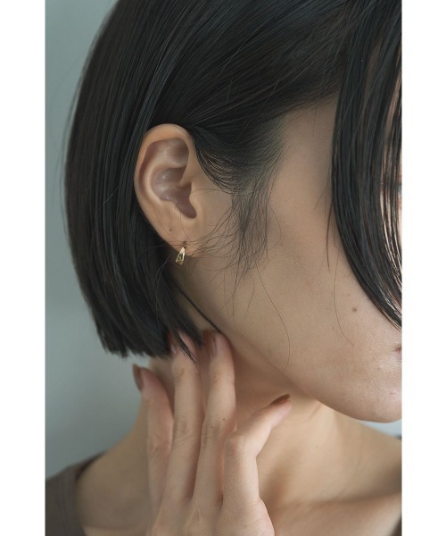 marjour（マージュール）の「［SILVER POST］MINIMAL HOOP PIERCE（ピアス（両耳用）・レディース・ゴールド/シルバー・FREE）」の4枚目の写真