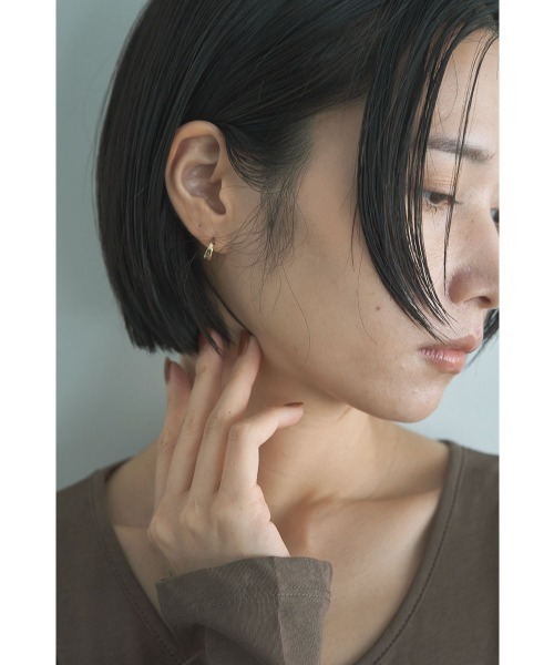marjour（マージュール）の「［SILVER POST］MINIMAL HOOP PIERCE（ピアス（両耳用）・レディース・ゴールド/シルバー・FREE）」の5枚目の写真