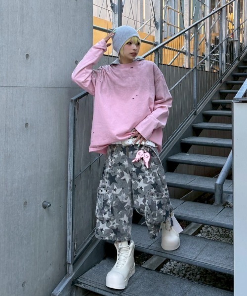 Never mind the XU（ネバーマインドザエックスユー）の「【Never mind the XU】damage washed long sleeve / 【ネバーマインド ザ エックスユー】ダメージウォッシュ長袖Tシャツ  <着用動画あり>（Tシャツ/カットソー・メンズ・ホワイト/ピンク/ブラック・L/XL）」の12枚目の写真