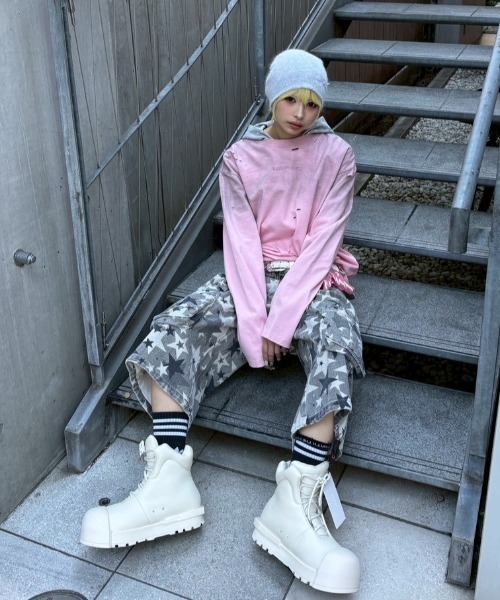 Never mind the XU（ネバーマインドザエックスユー）の「【Never mind the XU】damage washed long sleeve / 【ネバーマインド ザ エックスユー】ダメージウォッシュ長袖Tシャツ  <着用動画あり>（Tシャツ/カットソー・メンズ・ホワイト/ピンク/ブラック・L/XL）」の14枚目の写真