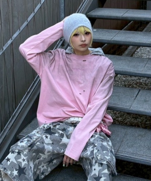 Never mind the XU（ネバーマインドザエックスユー）の「【Never mind the XU】damage washed long sleeve / 【ネバーマインド ザ エックスユー】ダメージウォッシュ長袖Tシャツ  <着用動画あり>（Tシャツ/カットソー・メンズ・ホワイト/ピンク/ブラック・L/XL）」の15枚目の写真