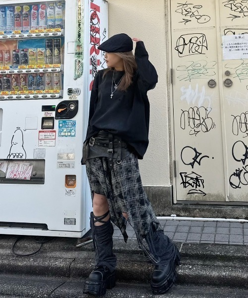 Never mind the XU（ネバーマインドザエックスユー）の「【Never mind the XU】damage washed long sleeve / 【ネバーマインド ザ エックスユー】ダメージウォッシュ長袖Tシャツ  <着用動画あり>（Tシャツ/カットソー・メンズ・ホワイト/ピンク/ブラック・L/XL）」の5枚目の写真