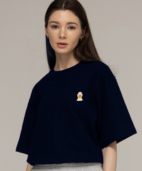 GRAVER（グレーバー）の「[ユニセックス]ダックフェイス刺繍スマイル半袖Tシャツ_ネイビー（Tシャツ/カットソー・レディース・ネイビー・LARGE/X-LARGE/SMALL/MEDIUM）」の2枚目の写真
