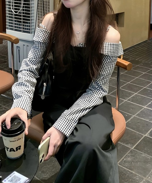 CERCA(チェルカ)の「Nia(ニア)/オフショルダー バイカラーチェックブラウス(シャツ/ブラウス・レディース・ブラック・LARGE/SMALL)」の1枚目の写真