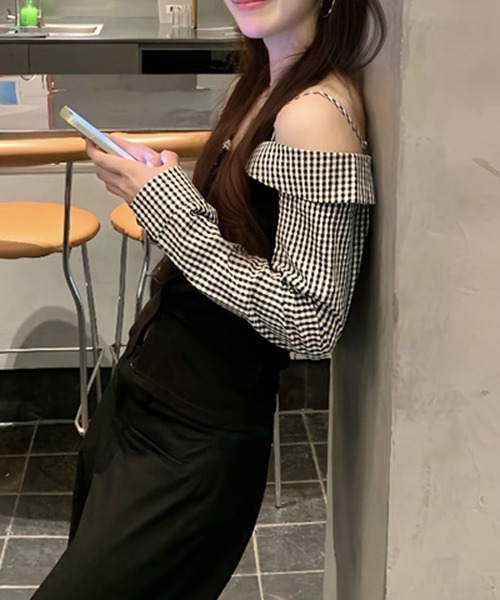 CERCA(チェルカ)の「Nia(ニア)/オフショルダー バイカラーチェックブラウス(シャツ/ブラウス・レディース・ブラック・LARGE/SMALL)」の4枚目の写真