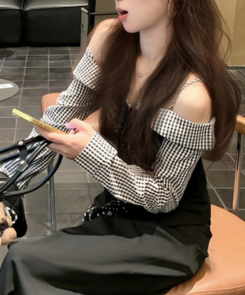 CERCA(チェルカ)の「Nia(ニア)/オフショルダー バイカラーチェックブラウス(シャツ/ブラウス・レディース・ブラック・LARGE/SMALL)」の6枚目の写真