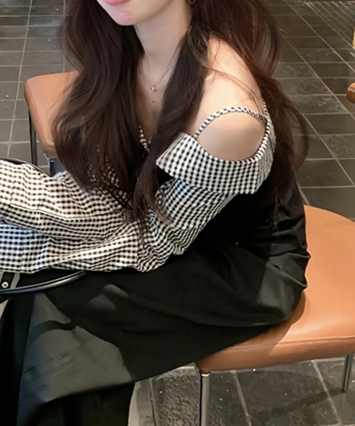 CERCA(チェルカ)の「Nia(ニア)/オフショルダー バイカラーチェックブラウス(シャツ/ブラウス・レディース・ブラック・LARGE/SMALL)」の7枚目の写真