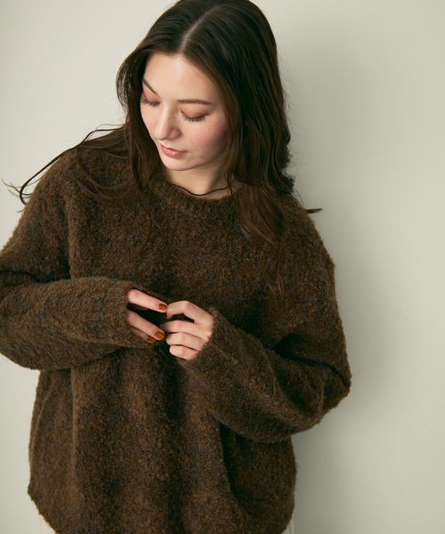 Lunea（ルネア）の「ラウンドネックブークレオーバーニット（ニット