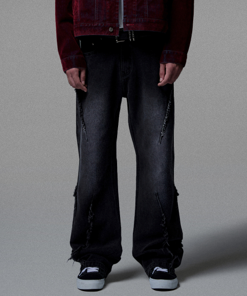 NOT4NERD(ノットフォーナード)の「Cut Off Incision Semi Flare Fit Denim Pants - Black(デニムパンツ・レディース・その他・MEDIUM/LARGE/X-LARGE)」の1枚目の写真
