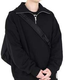 ACHA（アチャ）の「ハイネック YKKジッパー スウェット _ ブラック（スウェット）」