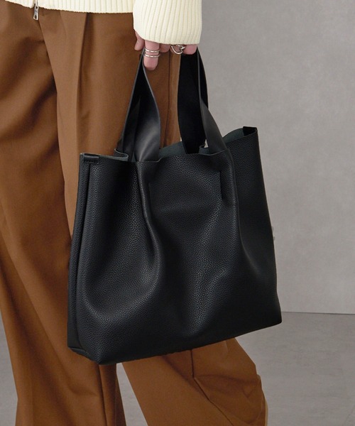 MAISON CLUB(メゾンクラブ)の「【MAISON CLUB】バイカラーPUレザートートバッグ M 手提げ・ミニショルダーサイズ(トートバッグ・レディース・グレイッシュベージュ/ブラック/ブラック系その他2/シルバー/ダークブラウン・FREE)」の3枚目の写真