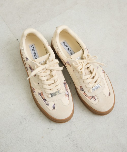 STEVE MADDEN(スティーブマデン)の「STEVE MADDEN OFF-TRACK FLORAL MUL フラワーキャンバススニーカー(スニーカー・レディース・アイボリー・MEDIUM/LARGE/SMALL)」の4枚目の写真