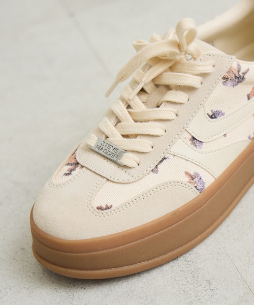 STEVE MADDEN(スティーブマデン)の「STEVE MADDEN OFF-TRACK FLORAL MUL フラワーキャンバススニーカー(スニーカー・レディース・アイボリー・MEDIUM/LARGE/SMALL)」の8枚目の写真