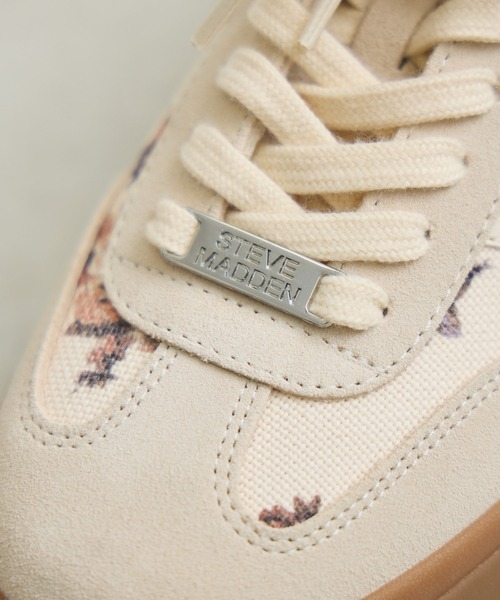 STEVE MADDEN(スティーブマデン)の「STEVE MADDEN OFF-TRACK FLORAL MUL フラワーキャンバススニーカー(スニーカー・レディース・アイボリー・MEDIUM/LARGE/SMALL)」の9枚目の写真