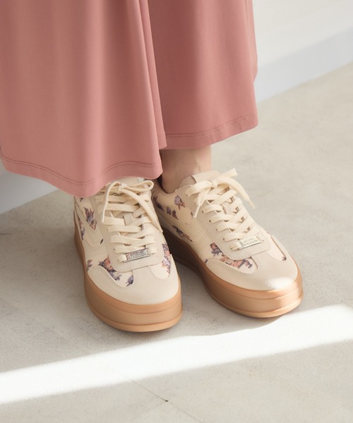 STEVE MADDEN(スティーブマデン)の「STEVE MADDEN OFF-TRACK FLORAL MUL フラワーキャンバススニーカー(スニーカー・レディース・アイボリー・MEDIUM/LARGE/SMALL)」の12枚目の写真