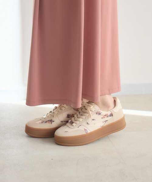 STEVE MADDEN(スティーブマデン)の「STEVE MADDEN OFF-TRACK FLORAL MUL フラワーキャンバススニーカー(スニーカー・レディース・アイボリー・MEDIUM/LARGE/SMALL)」の18枚目の写真