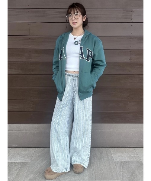 GAP(ギャップ)の「ミッドライズ ウルトラソフト イージーウエスト バギーデニム ストライプ(デニムパンツ・レディース・ライトインディゴブルー・XXS/M/S/XS/L)」の7枚目の写真