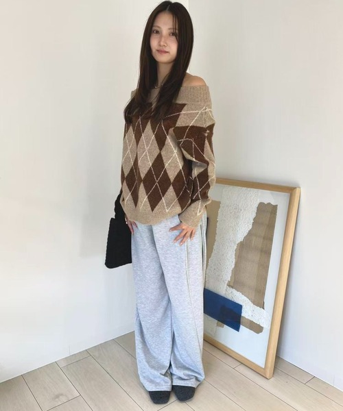 mebole(メボレ)の「ダイヤモンド柄オフショルニットセーター(ニット/セーター・レディース・ブルー/ブラウン・FREE)」の3枚目の写真