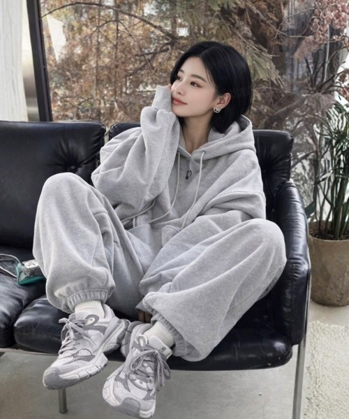 Dalfwin(ダールフィン)の「韓国ファッション 【上下セット】フロントロゴセットアップ(ルームウェア/パジャマ・レディース・グレー・FREE)」の1枚目の写真