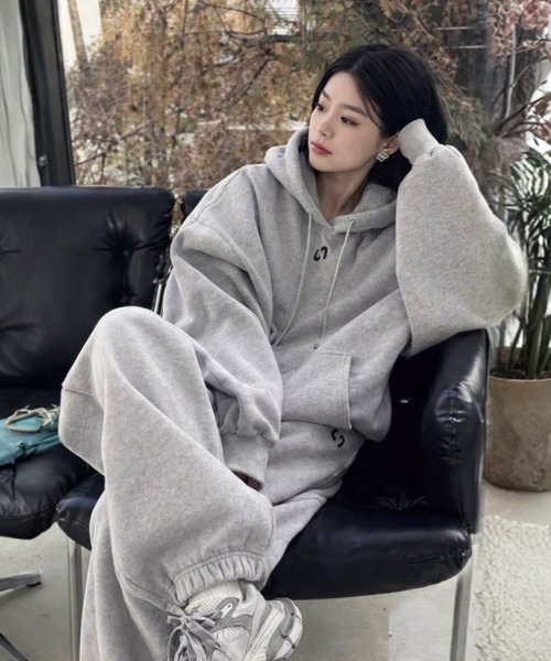 Dalfwin(ダールフィン)の「韓国ファッション 【上下セット】フロントロゴセットアップ(ルームウェア/パジャマ・レディース・グレー・FREE)」の4枚目の写真