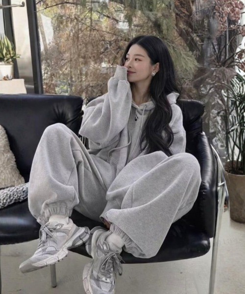 Dalfwin(ダールフィン)の「韓国ファッション 【上下セット】フロントロゴセットアップ(ルームウェア/パジャマ・レディース・グレー・FREE)」の8枚目の写真