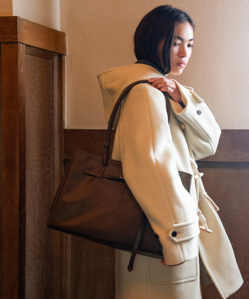 TTUDEMENT（トュードメント）の「CLASSIC BELT SQUARE BAG BROWN（トートバッグ・レディース・その他・FREE）」の2枚目の写真