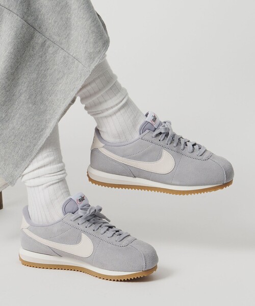 NIKE（ナイキ）の「＜NIKE＞W CORTEZ SUEDE スニーカー（スニーカー・レディース・ライトブルー/ライトグレー・23cm/24.5cm/23.5cm/25cm/24cm/25.5cm/22.5cm）」の2枚目の写真