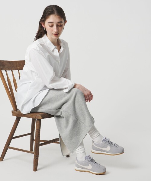 NIKE（ナイキ）の「＜NIKE＞W CORTEZ SUEDE スニーカー（スニーカー・レディース・ライトブルー/ライトグレー・23cm/24.5cm/23.5cm/25cm/24cm/25.5cm/22.5cm）」の3枚目の写真
