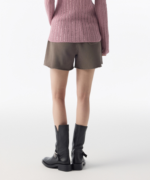 MUSINSA STANDARD WOMAN（ムシンサスタンダードウーマン）の「ウィメンズピグメントカットオフスウェットショーツ[ブラウン]（その他パンツ・レディース・その他・SMALL/MEDIUM/LARGE/X-SMALL）」の2枚目の写真