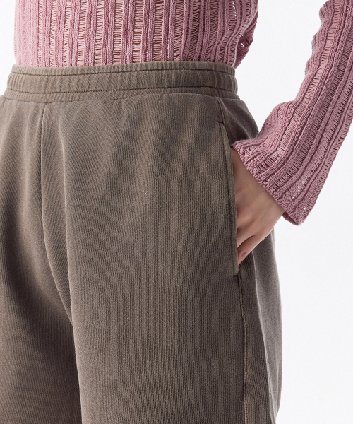 MUSINSA STANDARD WOMAN（ムシンサスタンダードウーマン）の「ウィメンズピグメントカットオフスウェットショーツ[ブラウン]（その他パンツ・レディース・その他・SMALL/MEDIUM/LARGE/X-SMALL）」の4枚目の写真