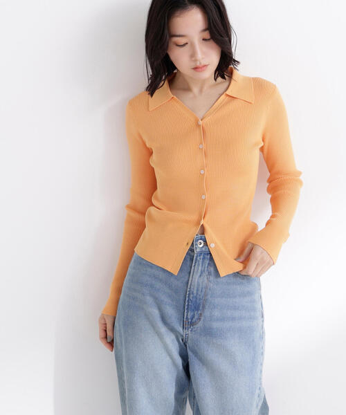 NATURAL BEAUTY BASIC(ナチュラルビューティーベーシック)の「◇【WEB限定カラー:オレンジ】襟付Vネックリブニット(カーディガン/ボレロ・レディース・チャコールグレー/オフホワイト/ベージュ/オレンジ/ピンク・FREE)」の5枚目の写真