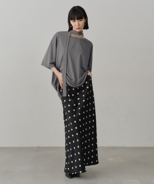yae(ヤエ)の「Bowtie T-blouse / ボウタイ付きT-ブラウス(シャツ/ブラウス・レディース・レッド/ブラック/グレー・FREE)」の9枚目の写真
