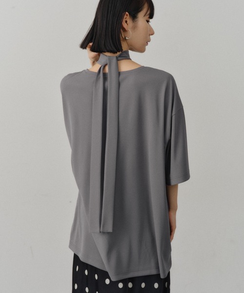 yae(ヤエ)の「Bowtie T-blouse / ボウタイ付きT-ブラウス(シャツ/ブラウス・レディース・レッド/ブラック/グレー・FREE)」の6枚目の写真