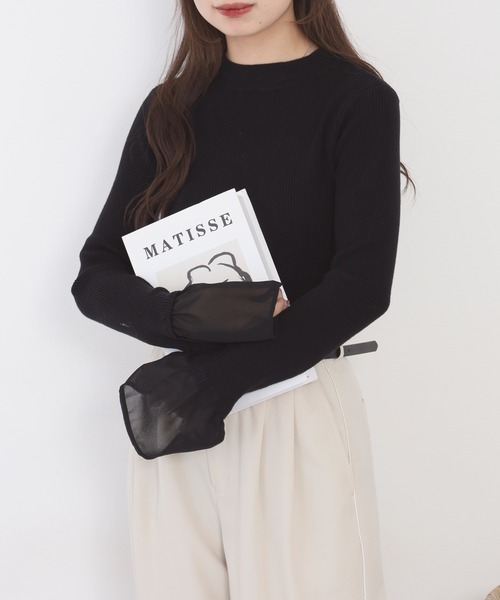 atONE(アットワン)の「シアーカフスフレアスリーブハイネックニットプルオーバー(ニット/セーター・レディース・ブラック/オフホワイト/イエロー・F)」の1枚目の写真