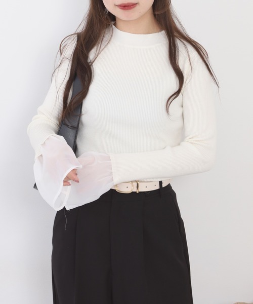 atONE(アットワン)の「シアーカフスフレアスリーブハイネックニットプルオーバー(ニット/セーター・レディース・ブラック/オフホワイト/イエロー・F)」の12枚目の写真