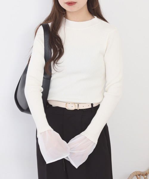 atONE(アットワン)の「シアーカフスフレアスリーブハイネックニットプルオーバー(ニット/セーター・レディース・ブラック/オフホワイト/イエロー・F)」の14枚目の写真