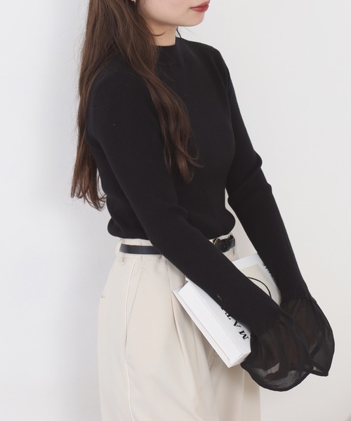 atONE(アットワン)の「シアーカフスフレアスリーブハイネックニットプルオーバー(ニット/セーター・レディース・ブラック/オフホワイト/イエロー・F)」の7枚目の写真