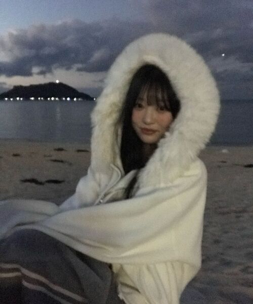 ROSEFRANTZ（ロゼフランツ）の「Fur Overfit Lettering Hood Zip-up [Ivory]（パーカー・レディース・アイボリー・OS）」の4枚目の写真