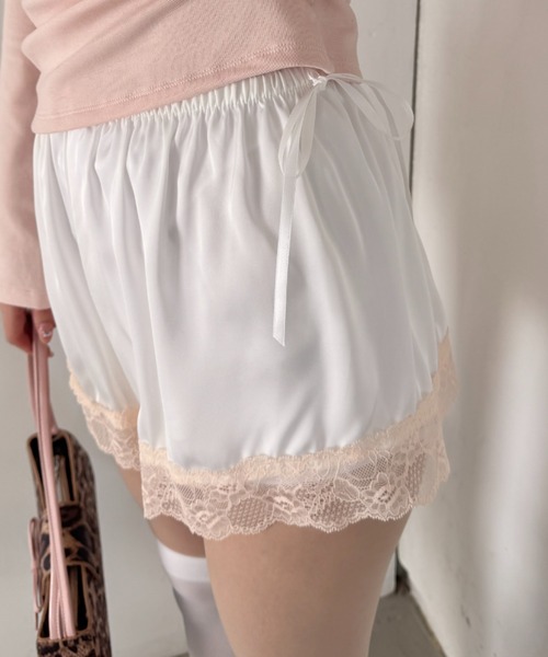 Loueme(ルエム)の「ダブルリボンサテンショートパンツ(その他パンツ・レディース・ブラック/ライトブルー/ホワイト/ピンク・FREE)」の6枚目の写真